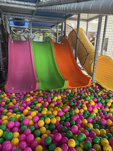 Sala zabaw i kawiarnia Fiku Miku